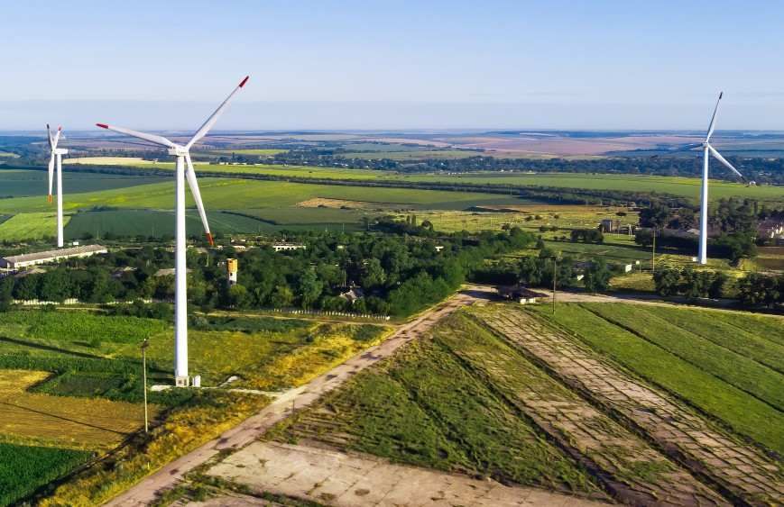 Větrné elektrárny nad Mezilečím: Rozdělená komunita a petice chalupářů