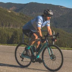 „1,5 Metru“: Bezpečnost na horských silnicích pod lupou