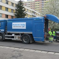 Chlumec nad Cidlinou: Speciální vůz umývá popelnice a zlepšuje hygienu