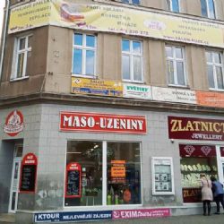 Hradec Králové bojuje proti vizuálnímu smogu: Nový manuál pro podnikatele