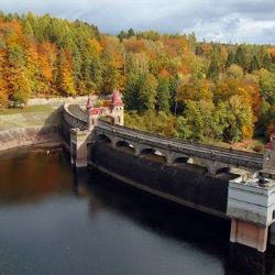Záchranáři na přehradě zachránili chlapce i muže